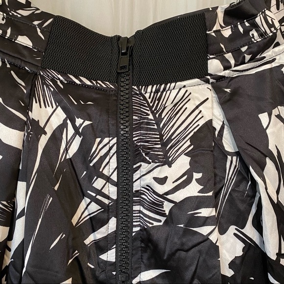 TOV Los Angeles Floral B&W Skirt Tie Waist Sz 38 - Picture 5 of 10